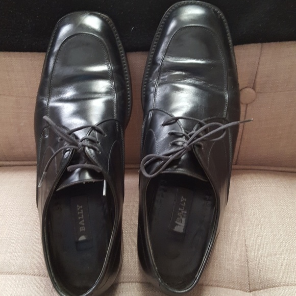 Bally men\'s black lace up shoes. Made in Italy